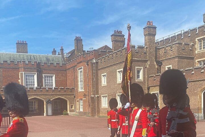 Private Transfer Tour from Heathrow to Central London in a London Black Cab