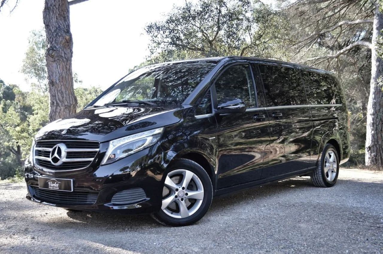 Customized Transfers from Lisbon to Porto with Optional Tourist Stops