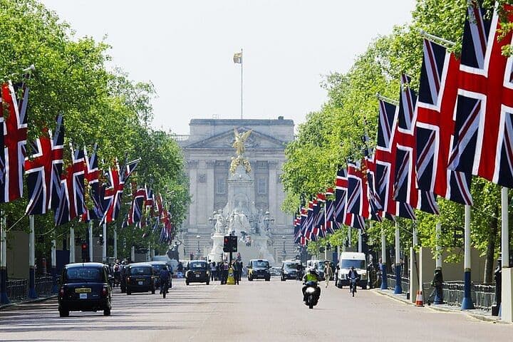 Bespoke Black Cab Heathrow Layover Private Tour