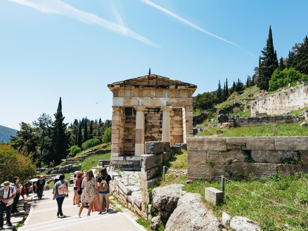 Athens: Mythology of Delphi and Museum Guided Day Tour